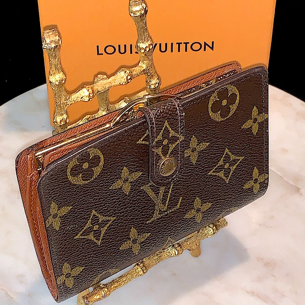 LOUIS VUITTON MONOGRAM BIFOLD KISS LOCK WALLET FRENCH COMPACT 2004